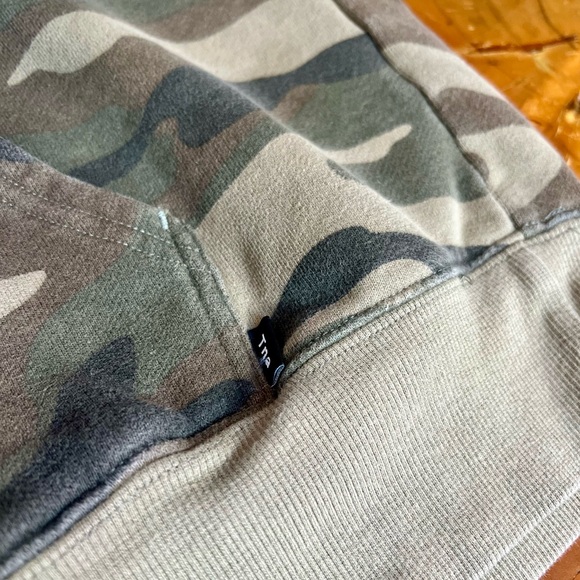 🤍 Camo Aritzia TNA The Perfect Hoodie Size M - Picture 2 of 5